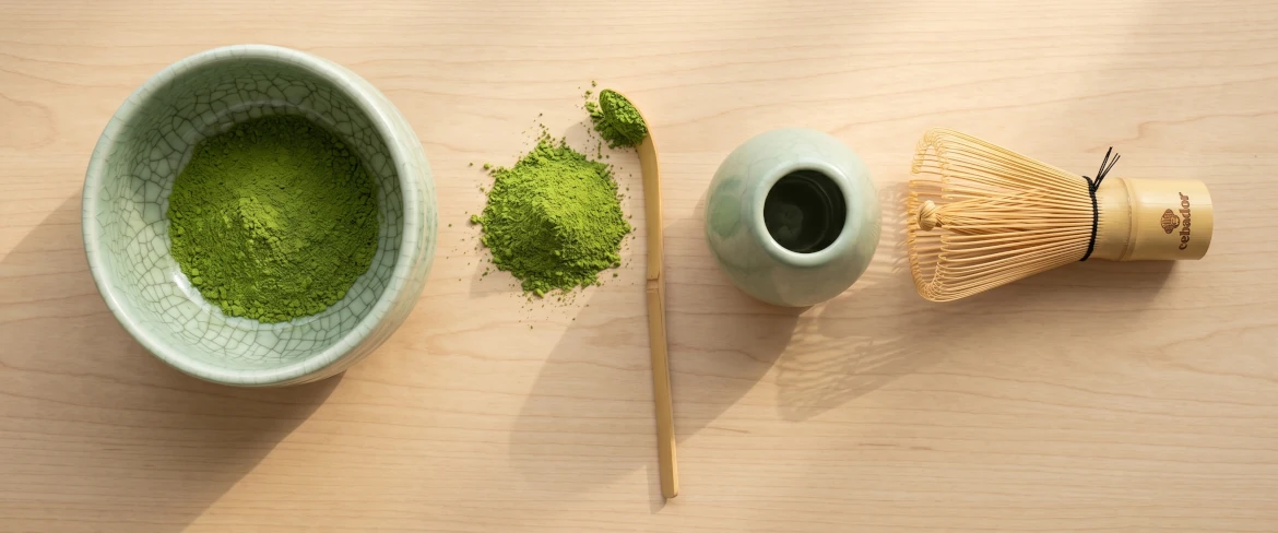 Matcha-accessoires – matchawan, chasen, chashaku en matchapoeder