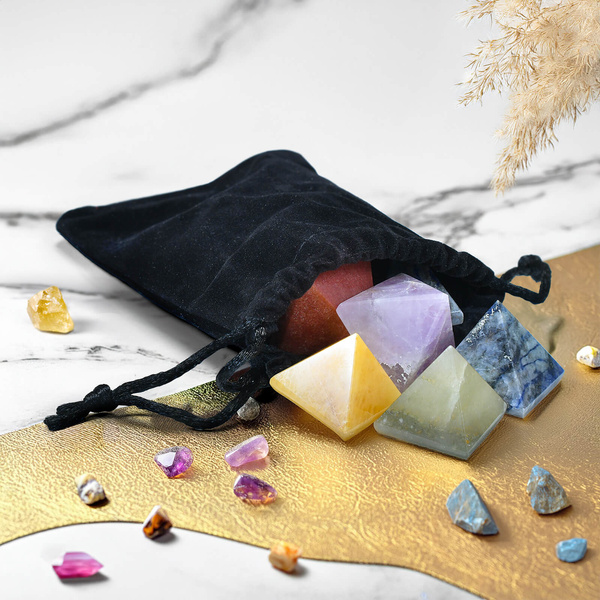 Set van 7 chakra stenen – piramides