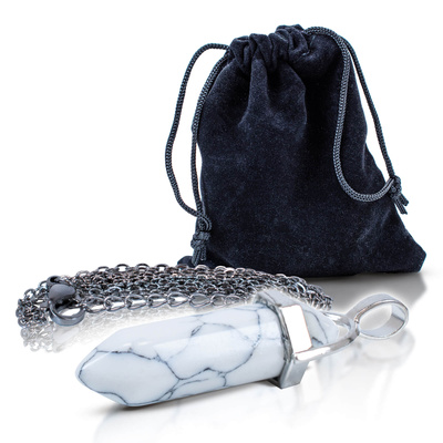 Hanger met witte turquoise in zakje + ketting