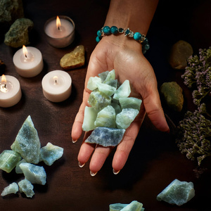 Serpentiniet (ruwe steen) 1 stuk.