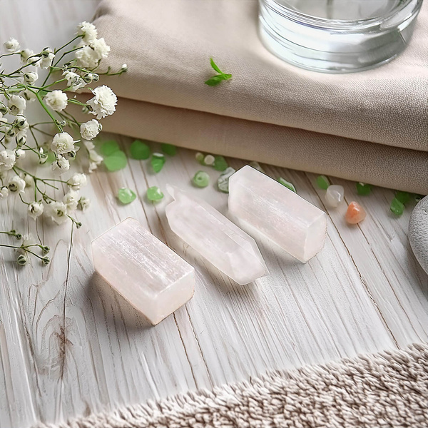 Witte seleniet (ruwe steen) 1 stuk.